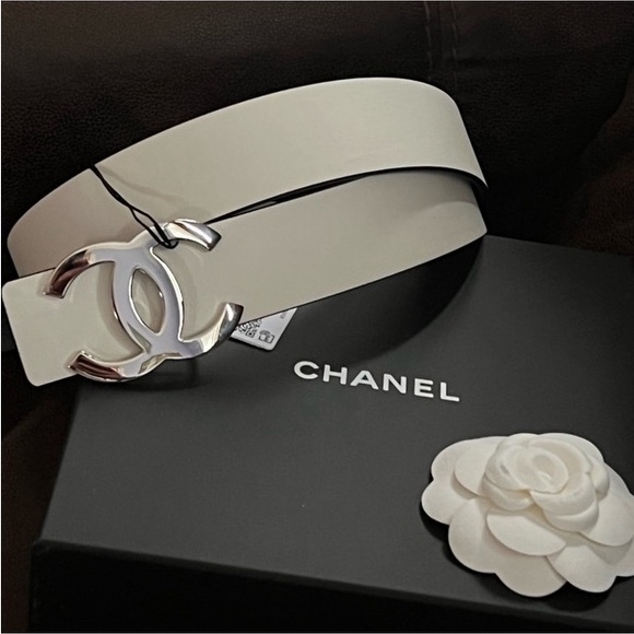 CHANEL NEW CC SILVER LOGO REVERSIBLE BLACK AND WHITE LEATHER BELT s 80 - Picture 2 of 12